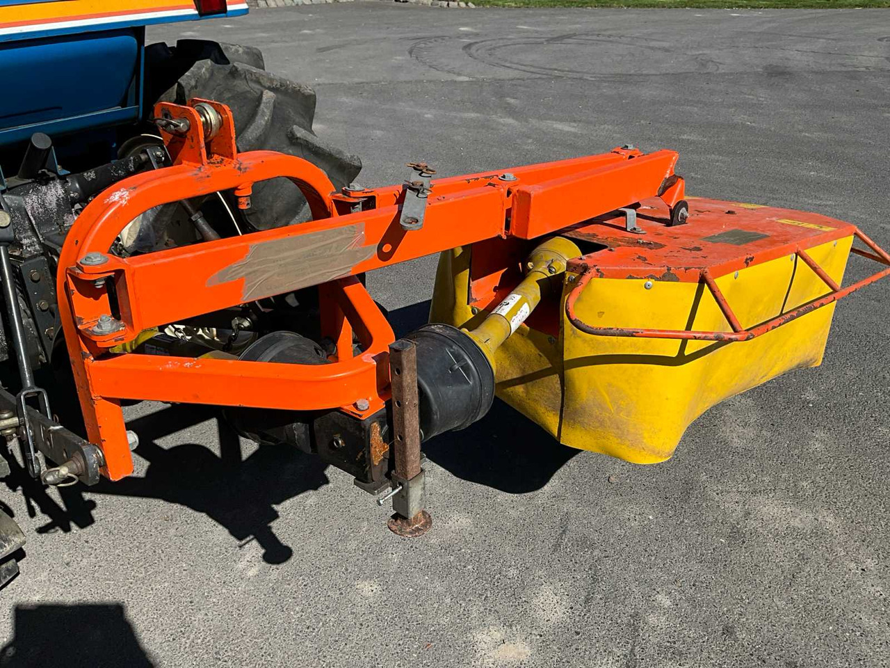Mounted cutting deck for mini tractor - Trattore piccolo: foto 2 Mounted cutting deck for mini tractor - Trattore piccolo: foto 2