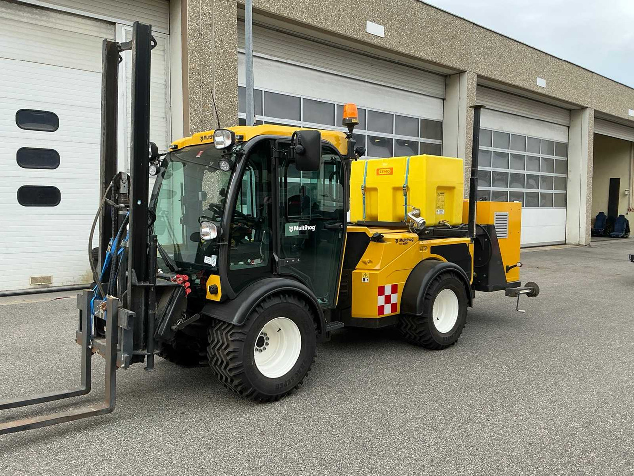 Multihog Zugmaschine - Trattore comunale: foto 1 Multihog Zugmaschine - Trattore comunale: foto 1