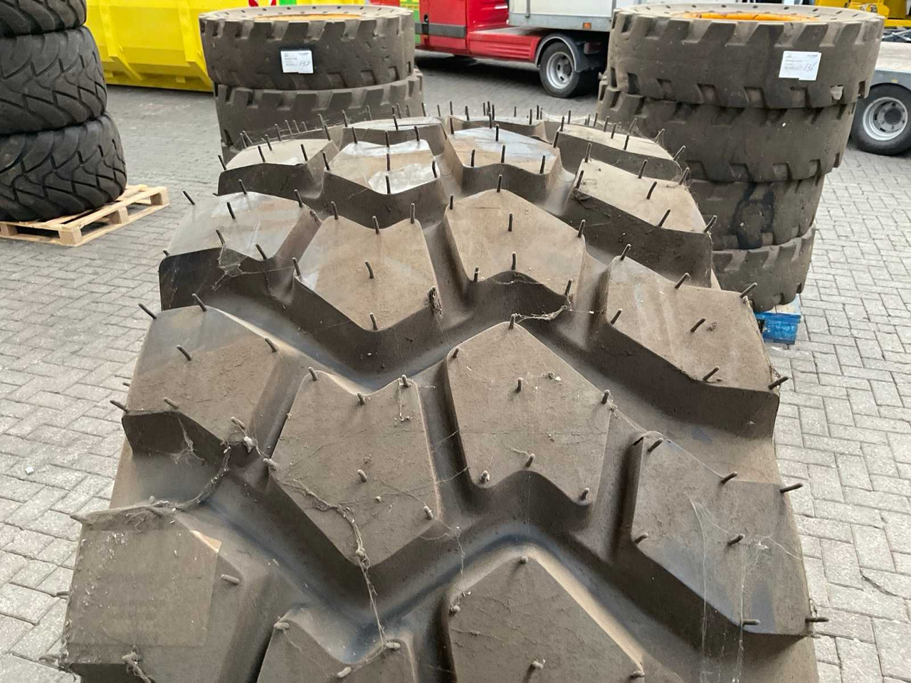 Rodos Dumper - Cerchi e pneumatici per Trattore: foto 2 Rodos Dumper - Cerchi e pneumatici per Trattore: foto 2