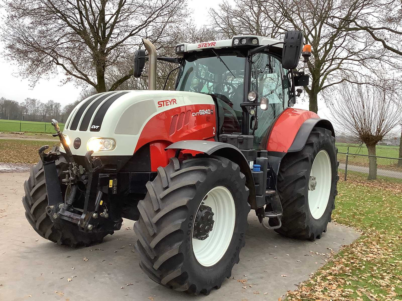 STEYR - 2016 - CVT 6240 - ALL-WHEEL DRIVE FARM TRACTOR - Trattore: foto 1 STEYR - 2016 - CVT 6240 - ALL-WHEEL DRIVE FARM TRACTOR - Trattore: foto 1