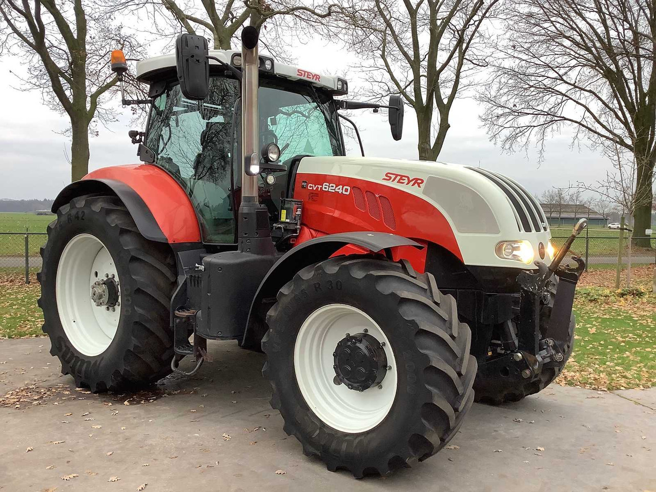 STEYR - 2016 - CVT 6240 - ALL-WHEEL DRIVE FARM TRACTOR - Trattore: foto 3 STEYR - 2016 - CVT 6240 - ALL-WHEEL DRIVE FARM TRACTOR - Trattore: foto 3
