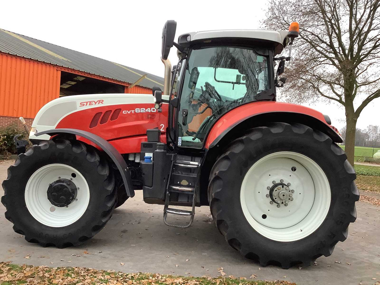 STEYR - 2016 - CVT 6240 - ALL-WHEEL DRIVE FARM TRACTOR - Trattore: foto 5 STEYR - 2016 - CVT 6240 - ALL-WHEEL DRIVE FARM TRACTOR - Trattore: foto 5