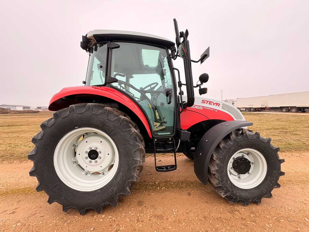 STEYR 4065 S - COMPACT ALL-WHEEL DRIVE TRACTOR (2022) - Trattore: foto 5 STEYR 4065 S - COMPACT ALL-WHEEL DRIVE TRACTOR (2022) - Trattore: foto 5
