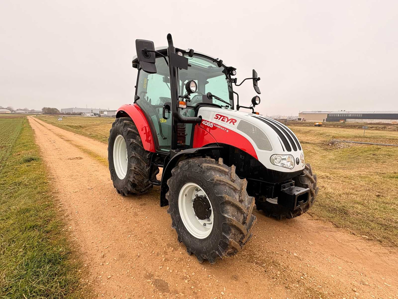 STEYR 4065 S - COMPACT ALL-WHEEL DRIVE TRACTOR (2022) - Trattore: foto 3 STEYR 4065 S - COMPACT ALL-WHEEL DRIVE TRACTOR (2022) - Trattore: foto 3