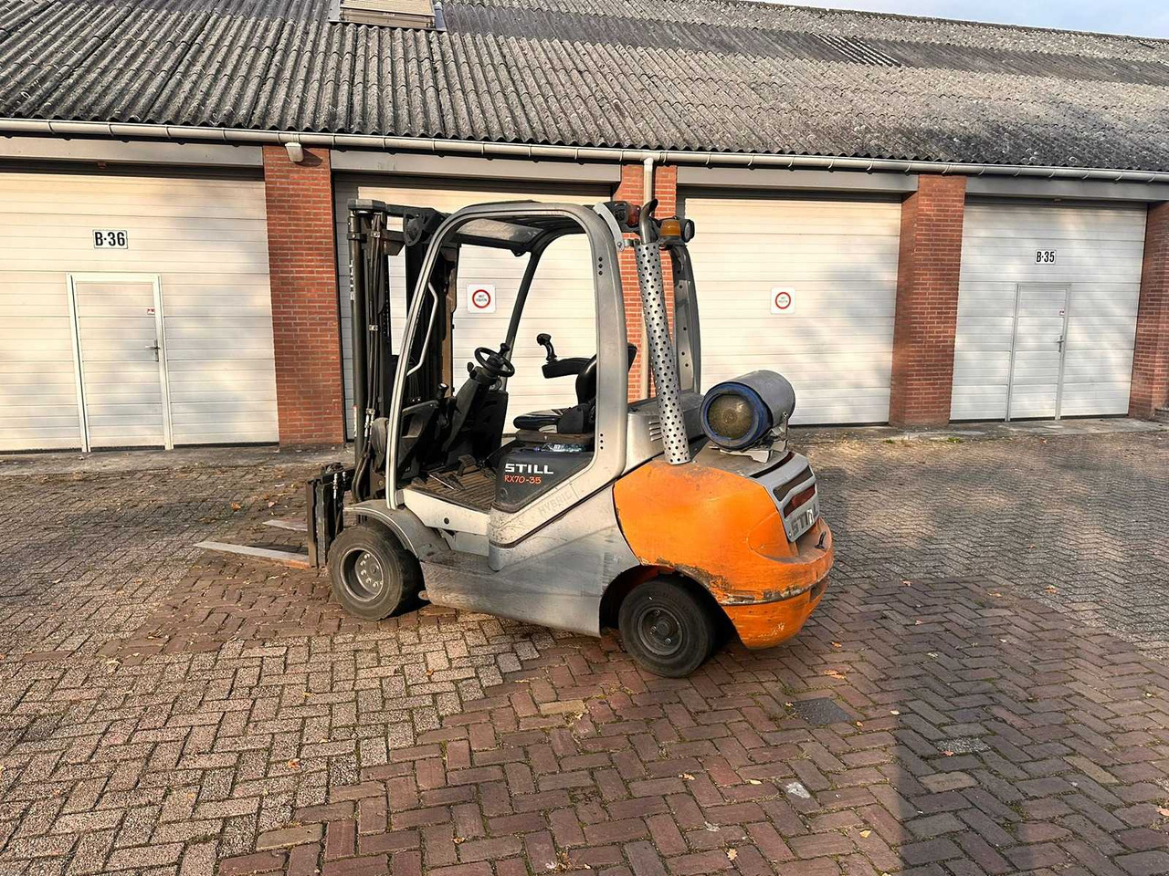 STILL - 2012 - RX70-35 - FORKLIFT TRUCK - Carrello elevatore: foto 2 STILL - 2012 - RX70-35 - FORKLIFT TRUCK - Carrello elevatore: foto 2