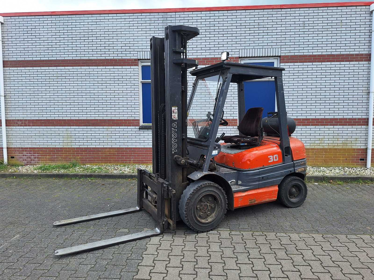 TOYOTA - 1995 - 02 6FGF30 - FORKLIFT TRIPLEX -FREE-LIFT - SIDE-SHIFT - Carrello elevatore: foto 1 TOYOTA - 1995 - 02 6FGF30 - FORKLIFT TRIPLEX -FREE-LIFT - SIDE-SHIFT - Carrello elevatore: foto 1