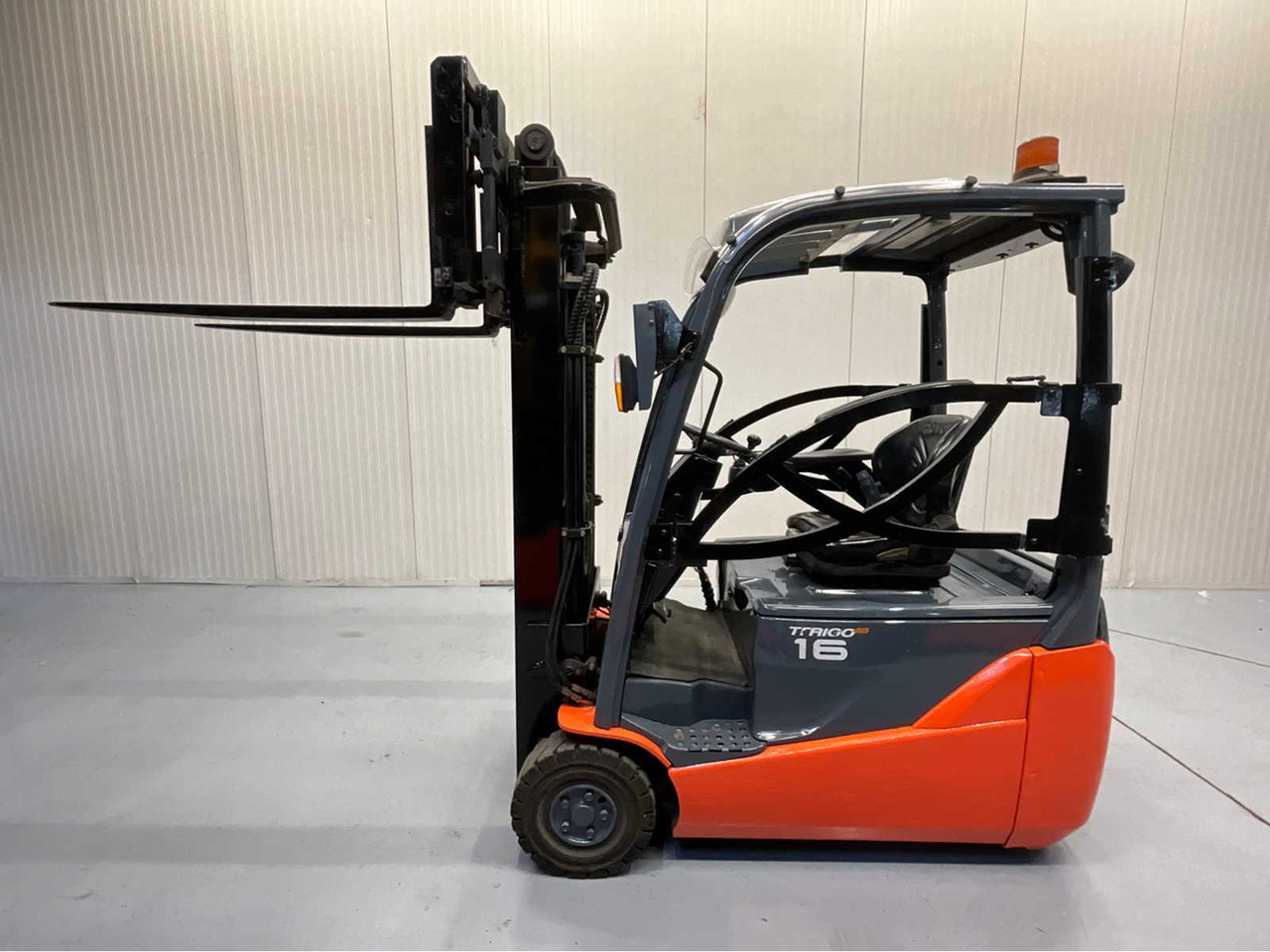 TOYOTA - 8FBE16T - FORKLIFT, FORK POSITIONER, SIDE-SHIFT, BLUESPOT, 2018 - Carrello elevatore: foto 1 TOYOTA - 8FBE16T - FORKLIFT, FORK POSITIONER, SIDE-SHIFT, BLUESPOT, 2018 - Carrello elevatore: foto 1