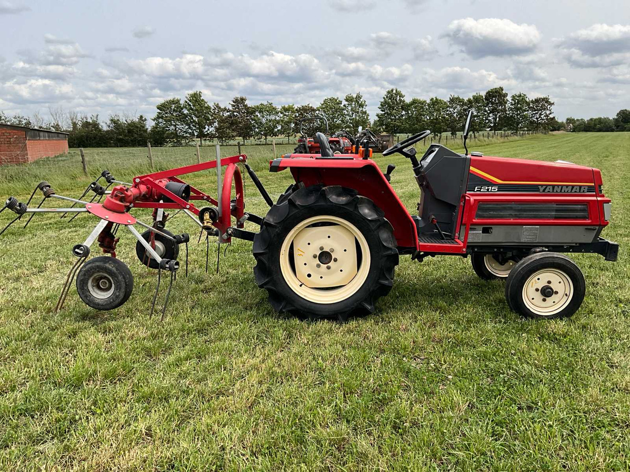 Yanmar F215 - Trattore piccolo: foto 4 Yanmar F215 - Trattore piccolo: foto 4