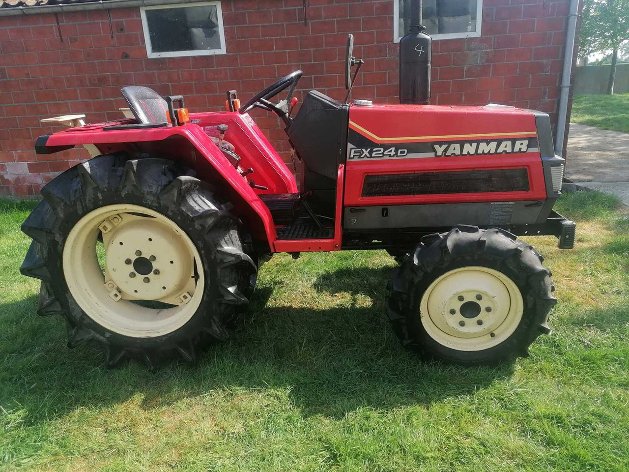 Yanmar FX24D - Trattore piccolo: foto 3 Yanmar FX24D - Trattore piccolo: foto 3