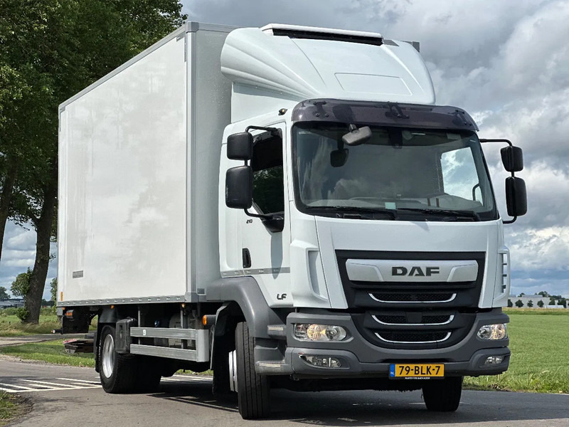 DAF LF 210 LF210.14. EURO6. 2018. KOELBAKWAGEN MET LAADKLEP 2000kg - Autocarro frigorifero: foto 2 DAF LF 210 LF210.14. EURO6. 2018. KOELBAKWAGEN MET LAADKLEP 2000kg - Autocarro frigorifero: foto 2