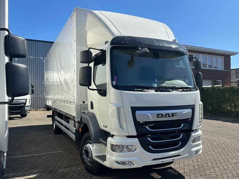 DAF LF 260 LF260.16 EURO6. 2022. Schuifzeil bakwagen met Laadklep. - Camion centinato: foto 2 DAF LF 260 LF260.16 EURO6. 2022. Schuifzeil bakwagen met Laadklep. - Camion centinato: foto 2