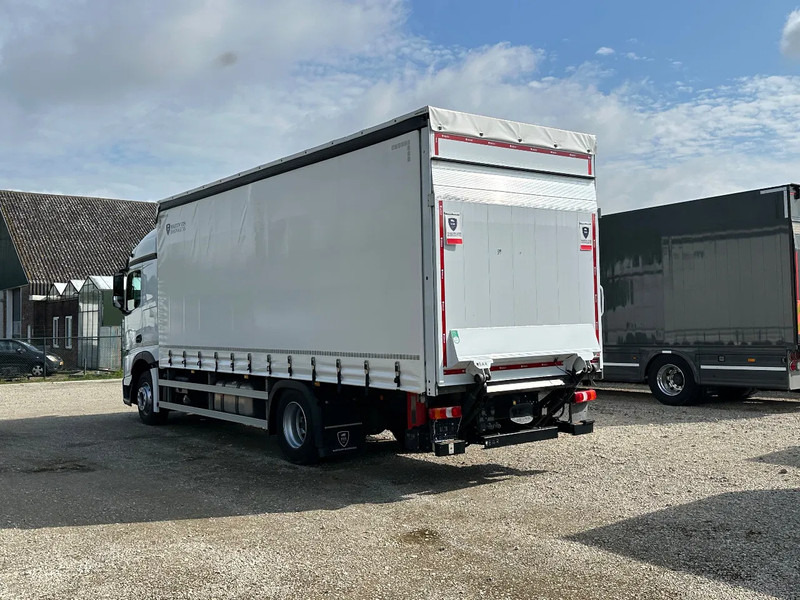 Mercedes-Benz Actros 1843 ACTROS 1843L 2022. 183432km Schuifzeil met Laadklep 2000kg - Camion centinato: foto 4 Mercedes-Benz Actros 1843 ACTROS 1843L 2022. 183432km Schuifzeil met Laadklep 2000kg - Camion centinato: foto 4