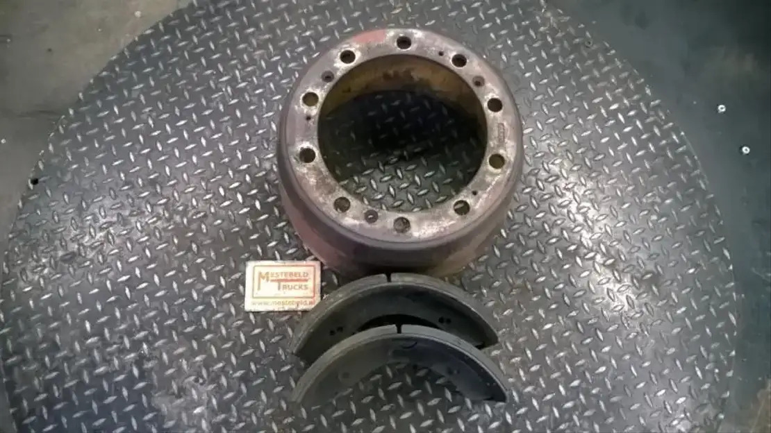 Ginaf Remtrommel met voering - Asse anteriore per Camion: foto 1 Ginaf Remtrommel met voering - Asse anteriore per Camion: foto 1