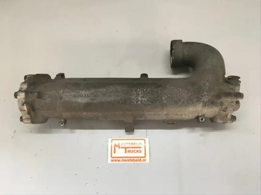 MAN Inlaatspruitstuk voor turbo - Motore e ricambi per Camion: foto 1 MAN Inlaatspruitstuk voor turbo - Motore e ricambi per Camion: foto 1