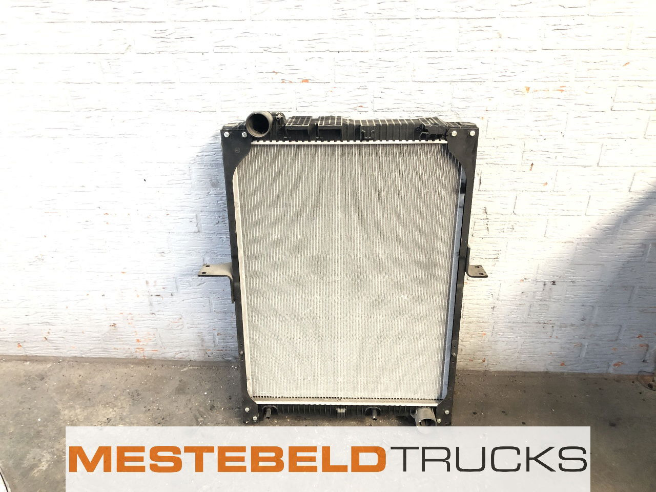 Mercedes-Benz Radiateur - Sistema di raffreddamento per Camion: foto 2 Mercedes-Benz Radiateur - Sistema di raffreddamento per Camion: foto 2