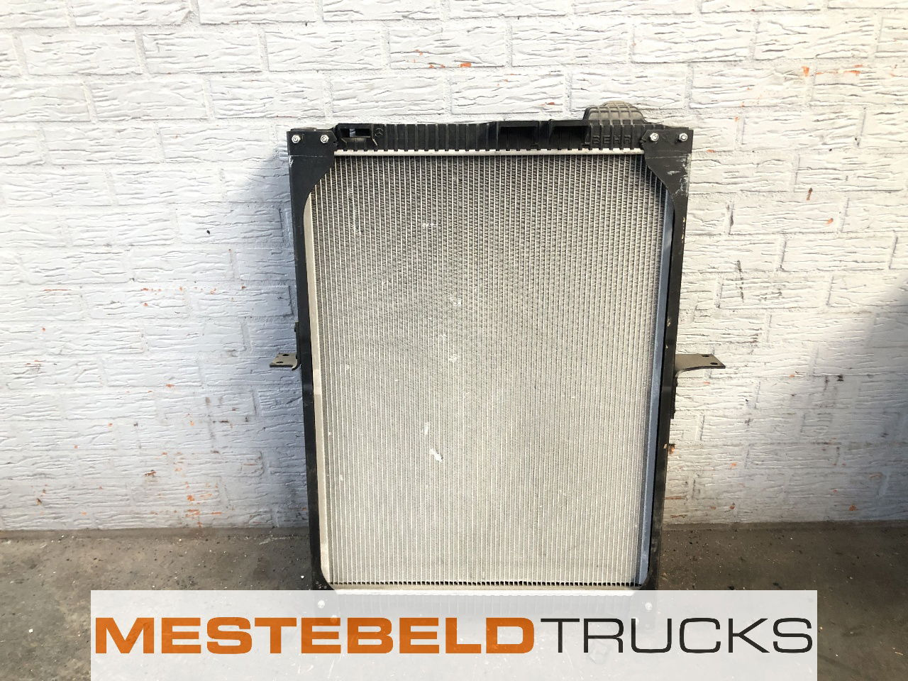 Mercedes-Benz Radiateur - Sistema di raffreddamento per Camion: foto 1 Mercedes-Benz Radiateur - Sistema di raffreddamento per Camion: foto 1