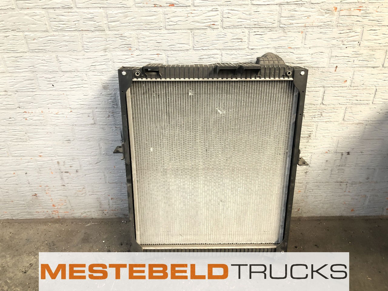 Mercedes-Benz Radiateur - Sistema di raffreddamento per Camion: foto 1 Mercedes-Benz Radiateur - Sistema di raffreddamento per Camion: foto 1