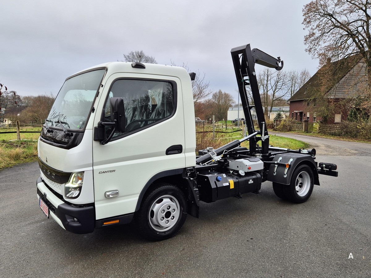 FUSO 3C15 Duonic Aut.City Abrollkipper AHK 3.5T - Autocarro scarrabile: foto 1 FUSO 3C15 Duonic Aut.City Abrollkipper AHK 3.5T - Autocarro scarrabile: foto 1