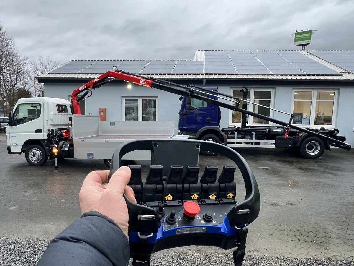 FUSO 3S15 Alu Pritsche 2.80m Ladekran Funk! - Furgone con cassone fisso: foto 2 FUSO 3S15 Alu Pritsche 2.80m Ladekran Funk! - Furgone con cassone fisso: foto 2