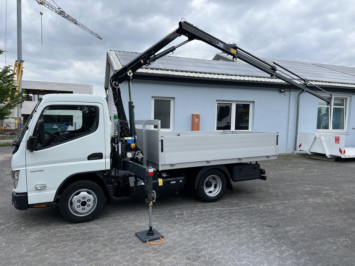 FUSO 3S15 Alu Pritsche 2.80m Ladekran - Furgone con cassone fisso: foto 2 FUSO 3S15 Alu Pritsche 2.80m Ladekran - Furgone con cassone fisso: foto 2