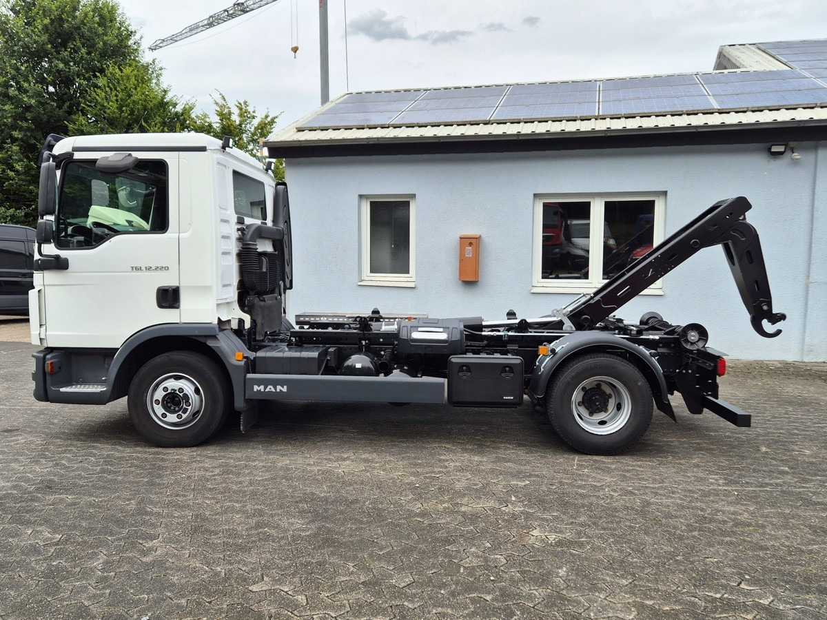 MAN TGL 12.250 BL City Abrollkipper AHK Euro 6 - Autocarro scarrabile: foto 4 MAN TGL 12.250 BL City Abrollkipper AHK Euro 6 - Autocarro scarrabile: foto 4
