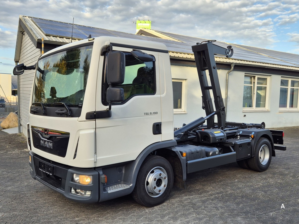 MAN TGL 8.190 BL City Abrollkipper Aut., 2 x AHK sof - Autocarro scarrabile: foto 1 MAN TGL 8.190 BL City Abrollkipper Aut., 2 x AHK sof - Autocarro scarrabile: foto 1
