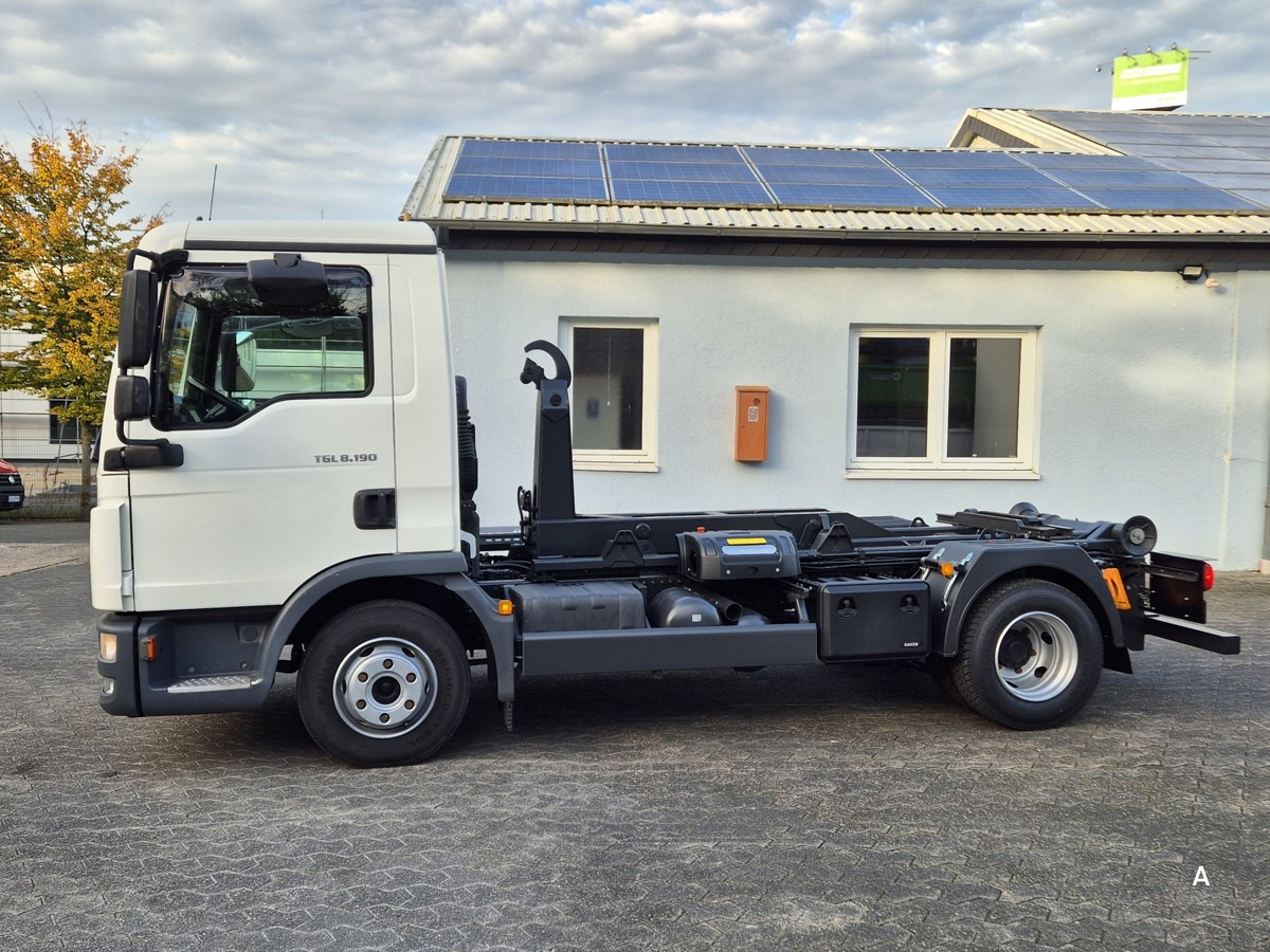 MAN TGL 8.190 BL City Abrollkipper Aut., 2 x AHK sof - Autocarro scarrabile: foto 3 MAN TGL 8.190 BL City Abrollkipper Aut., 2 x AHK sof - Autocarro scarrabile: foto 3