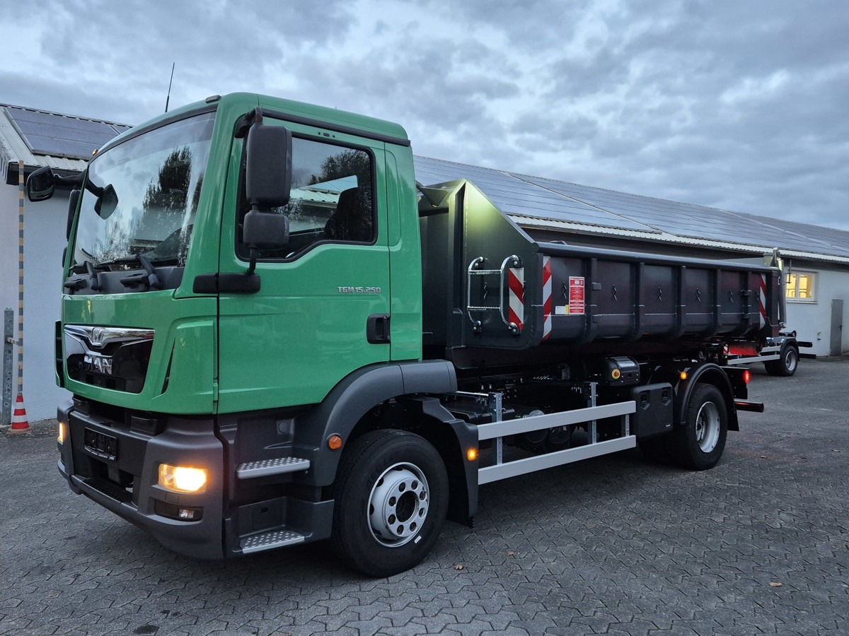 MAN TGM 15.250 Abrollkipper Multi Haken 900-1570mm - Autocarro scarrabile: foto 1 MAN TGM 15.250 Abrollkipper Multi Haken 900-1570mm - Autocarro scarrabile: foto 1