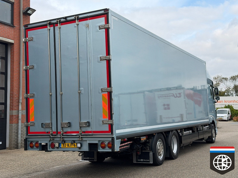 DAF XF 460 FAN TAIL LIFT / TRS / NIGHT A/C / RACING TEAM / CAMPER - Autocarro frigorifero: foto 5 DAF XF 460 FAN TAIL LIFT / TRS / NIGHT A/C / RACING TEAM / CAMPER - Autocarro frigorifero: foto 5