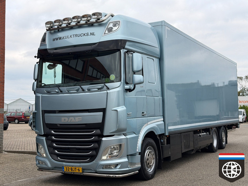 DAF XF 460 FAN TAIL LIFT / TRS / NIGHT A/C / RACING TEAM / CAMPER - Autocarro frigorifero: foto 2 DAF XF 460 FAN TAIL LIFT / TRS / NIGHT A/C / RACING TEAM / CAMPER - Autocarro frigorifero: foto 2