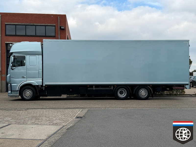 DAF XF 460 FAN TAIL LIFT / TRS / NIGHT A/C / RACING TEAM / CAMPER - Autocarro frigorifero: foto 3 DAF XF 460 FAN TAIL LIFT / TRS / NIGHT A/C / RACING TEAM / CAMPER - Autocarro frigorifero: foto 3
