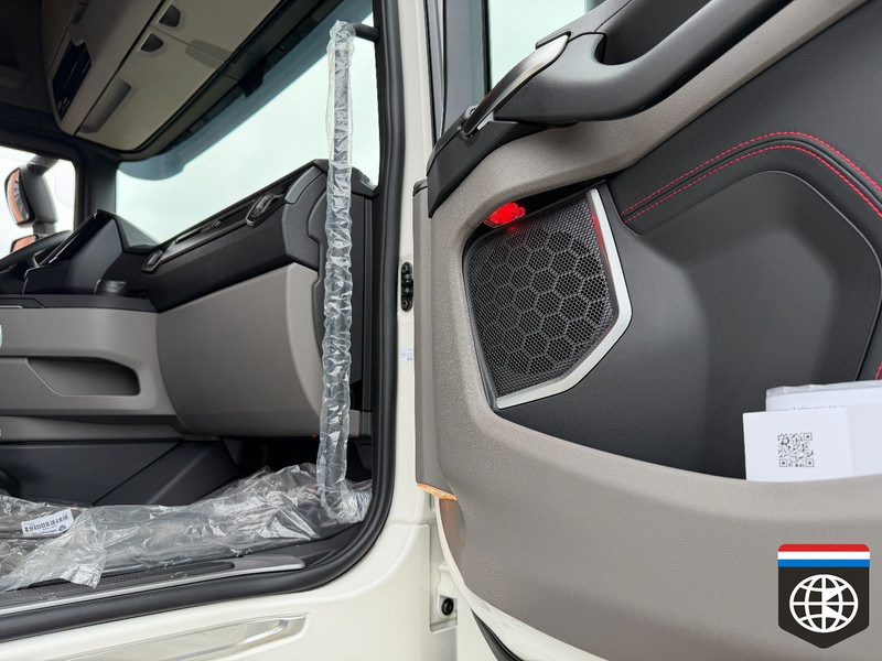 Scania 590 S 6X2/4 - Full air - Retarder PTO - SLIDE fifth wheel - King of the Road - Trattore stradale: foto 4 Scania 590 S 6X2/4 - Full air - Retarder PTO - SLIDE fifth wheel - King of the Road - Trattore stradale: foto 4