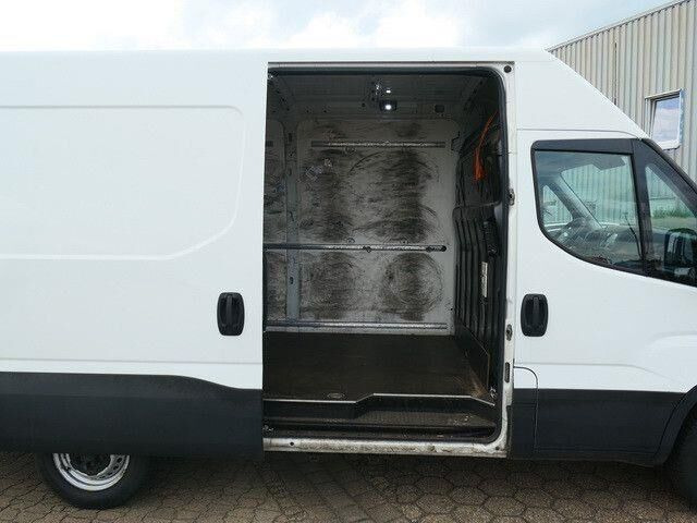 Iveco Daily 35S14/Hochdach/AHK/Klima - Furgone chiuso: foto 4 Iveco Daily 35S14/Hochdach/AHK/Klima - Furgone chiuso: foto 4