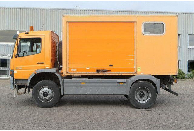Mercedes-Benz 1518 A Atego 4X4, Klima, AHK, Allrad, Rolltor - Autocarro furgonato: foto 2 Mercedes-Benz 1518 A Atego 4X4, Klima, AHK, Allrad, Rolltor - Autocarro furgonato: foto 2