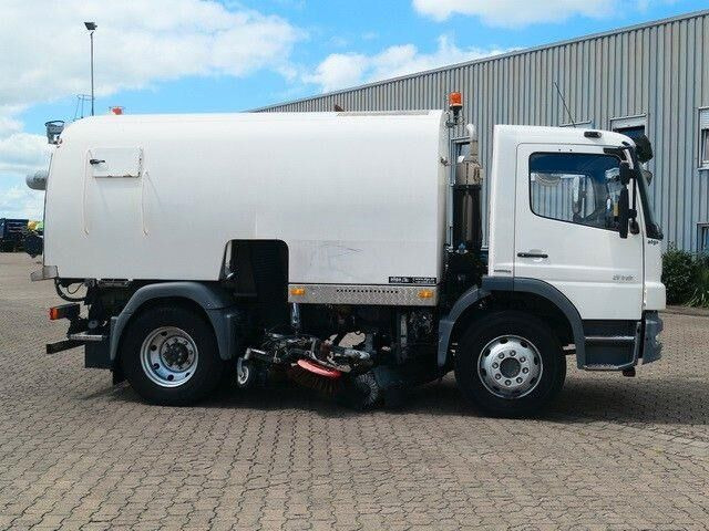Mercedes-Benz 1518 LKO Atego 4x2, Kobit-Aufbau, 8m³,Wassertank - Spazzatrice stradale: foto 2 Mercedes-Benz 1518 LKO Atego 4x2, Kobit-Aufbau, 8m³,Wassertank - Spazzatrice stradale: foto 2