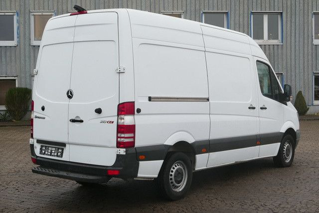 Mercedes-Benz 213 CDI Sprinter 4x2, Klima, 3. Sitz, Holzausbau - Furgoncino: foto 4 Mercedes-Benz 213 CDI Sprinter 4x2, Klima, 3. Sitz, Holzausbau - Furgoncino: foto 4
