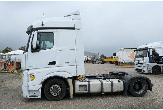 Mercedes-Benz 1843 Actros 4x2, Retarder, 2x Tank, AC, Lowliner - Trattore stradale: foto 2 Mercedes-Benz 1843 Actros 4x2, Retarder, 2x Tank, AC, Lowliner - Trattore stradale: foto 2