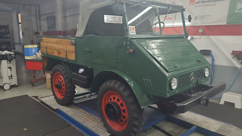 Unimog 401/Restauriert - Furgone con cassone fisso: foto 1 Unimog 401/Restauriert - Furgone con cassone fisso: foto 1