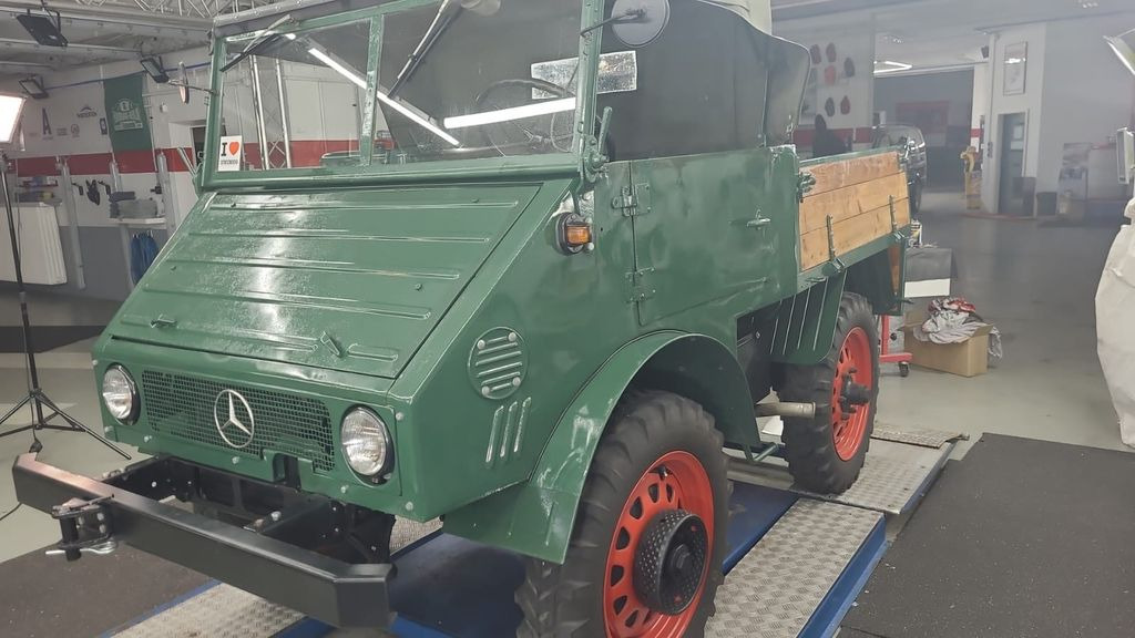 Unimog 401/Restauriert - Furgone con cassone fisso: foto 2 Unimog 401/Restauriert - Furgone con cassone fisso: foto 2