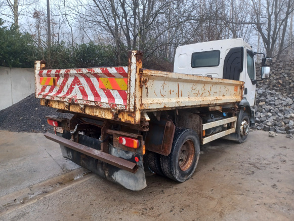 Camion tri benne Volvo FLL 42 12N2 5.0 (2009-88.795 km) - Autocarro con pianale/ Cassone fisso: foto 5 Camion tri benne Volvo FLL 42 12N2 5.0 (2009-88.795 km) - Autocarro con pianale/ Cassone fisso: foto 5