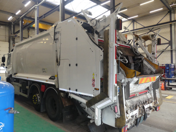 REF:01-BGF-8 - Camion poubelle DAF CF290FAG (2015-268.697 km) - Camion immondizia: foto 4 REF:01-BGF-8 - Camion poubelle DAF CF290FAG (2015-268.697 km) - Camion immondizia: foto 4
