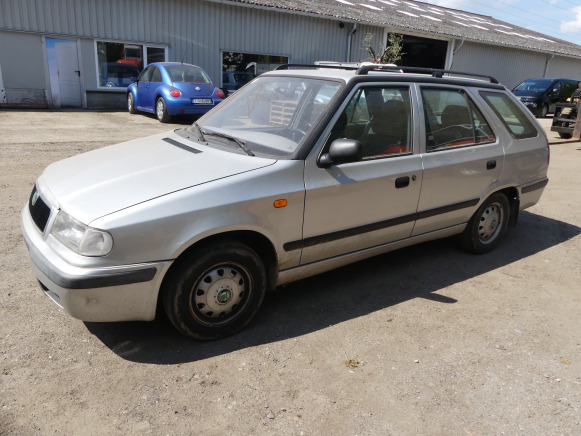 Voiture Skoda Felicia Break (1999-134.345 km) - Autovettura: foto 1 Voiture Skoda Felicia Break (1999-134.345 km) - Autovettura: foto 1