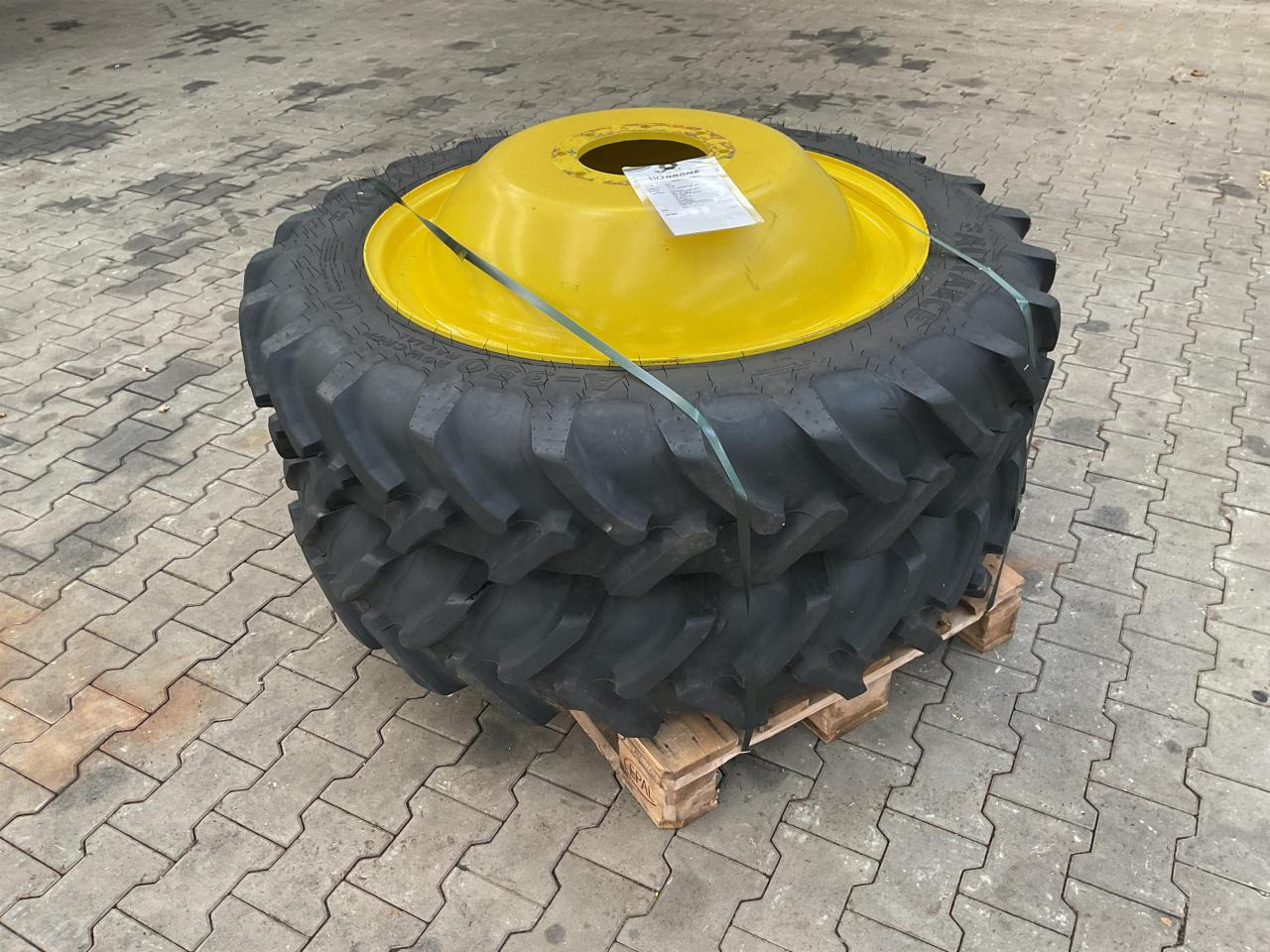 Alliance 270/95R36 - Pneumatico per Macchina agricola: foto 1 Alliance 270/95R36 - Pneumatico per Macchina agricola: foto 1