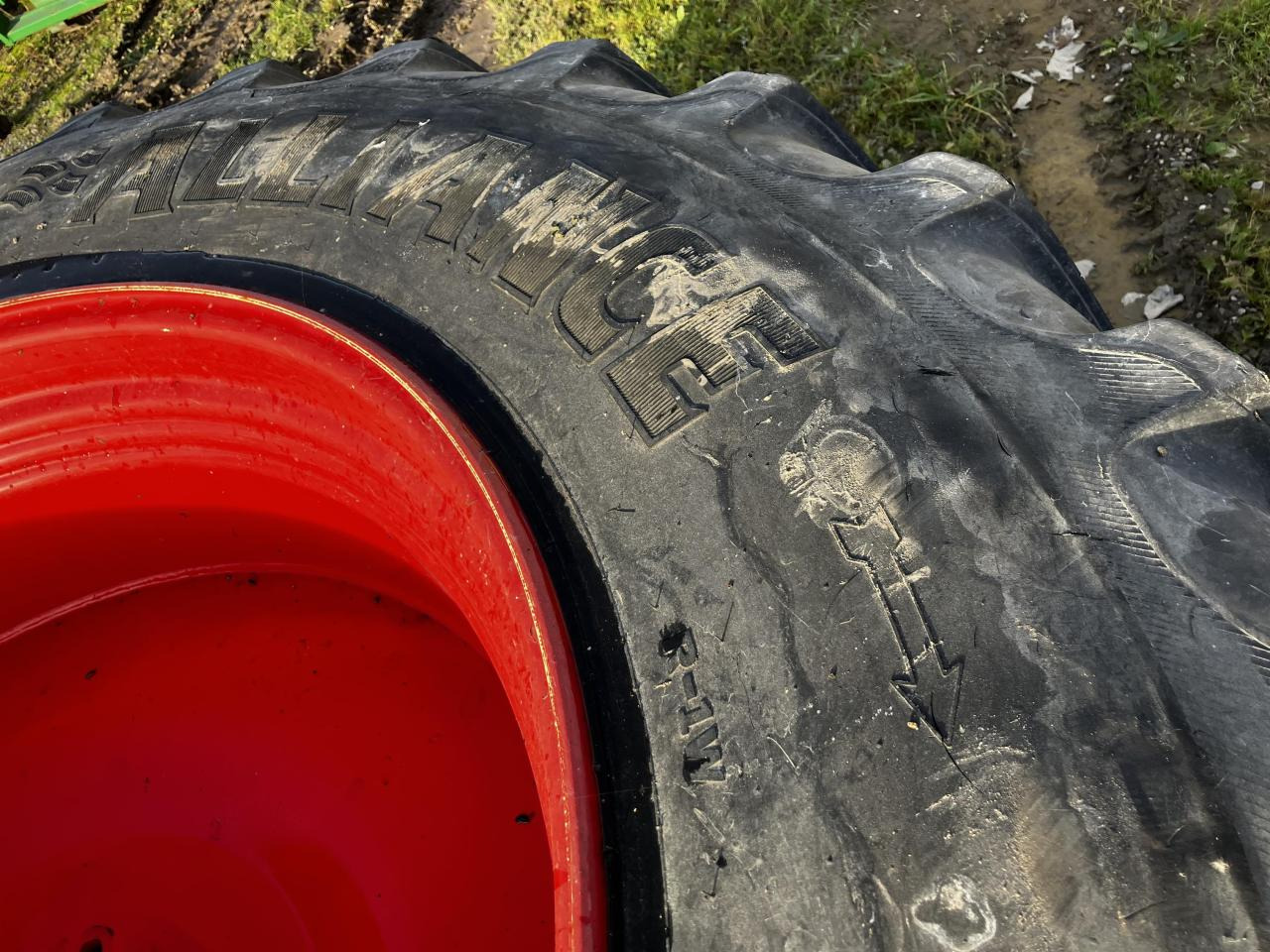 Alliance 520/85R46 VF - Pneumatico per Macchina agricola: foto 3 Alliance 520/85R46 VF - Pneumatico per Macchina agricola: foto 3