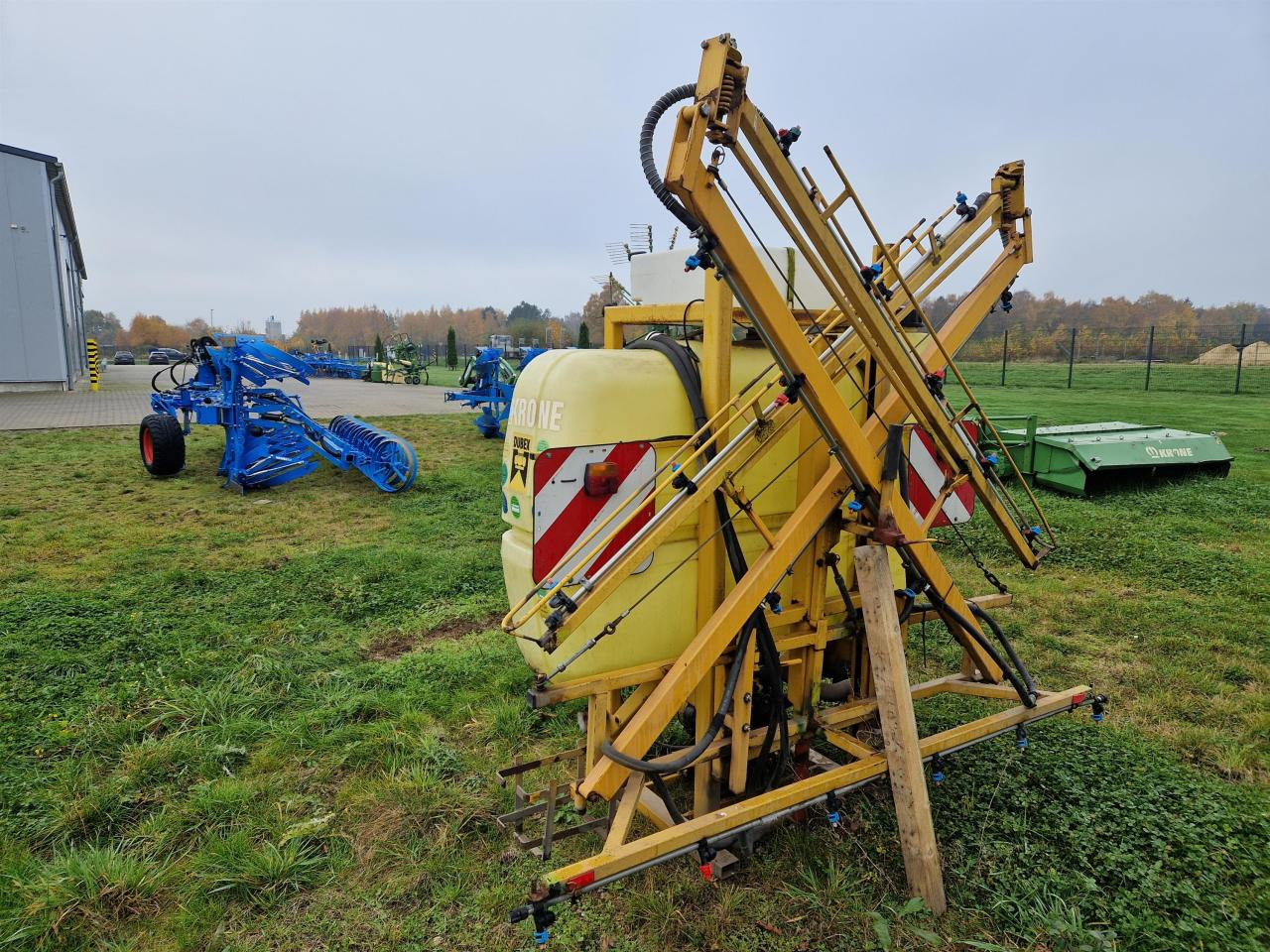 Dubex MODEL 1 - Polverizzatore trainato: foto 3 Dubex MODEL 1 - Polverizzatore trainato: foto 3