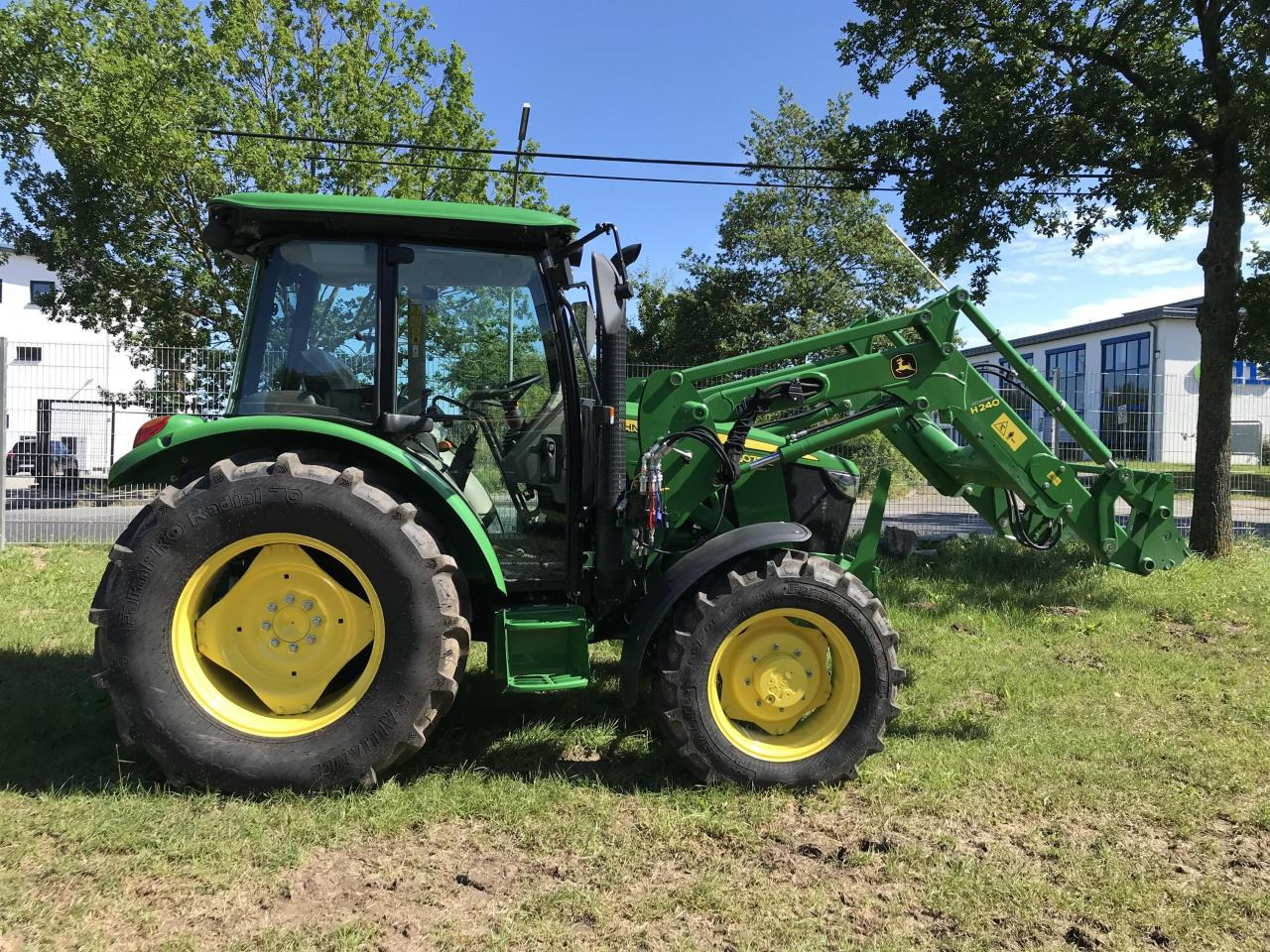 John Deere 5075E - Trattore: foto 1 John Deere 5075E - Trattore: foto 1