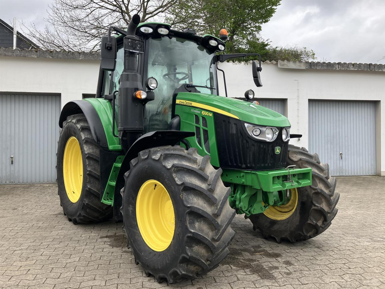 John Deere 6120M - Trattore: foto 1 John Deere 6120M - Trattore: foto 1