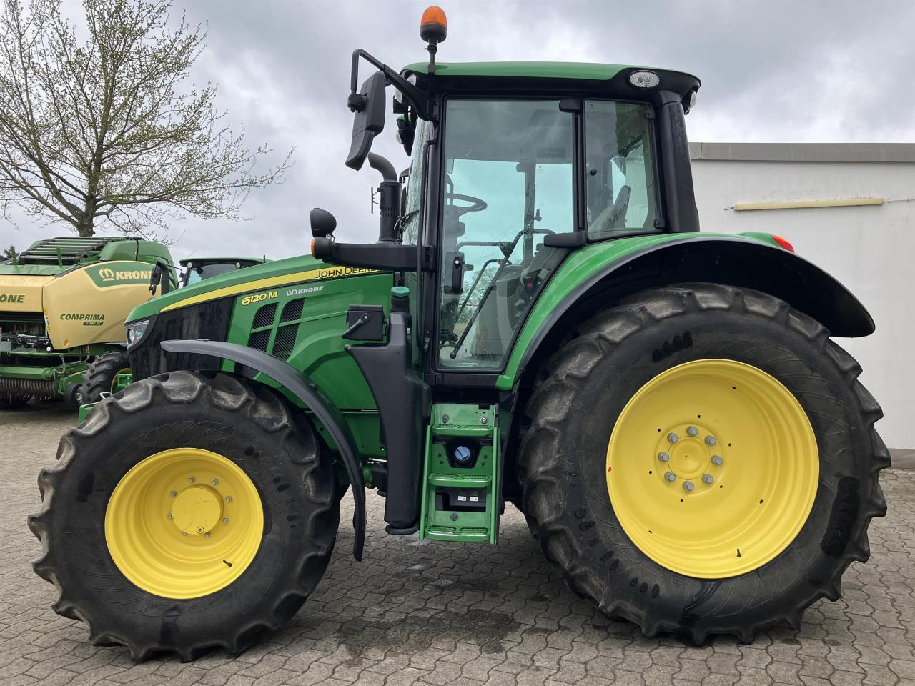 John Deere 6120M - Trattore: foto 3 John Deere 6120M - Trattore: foto 3