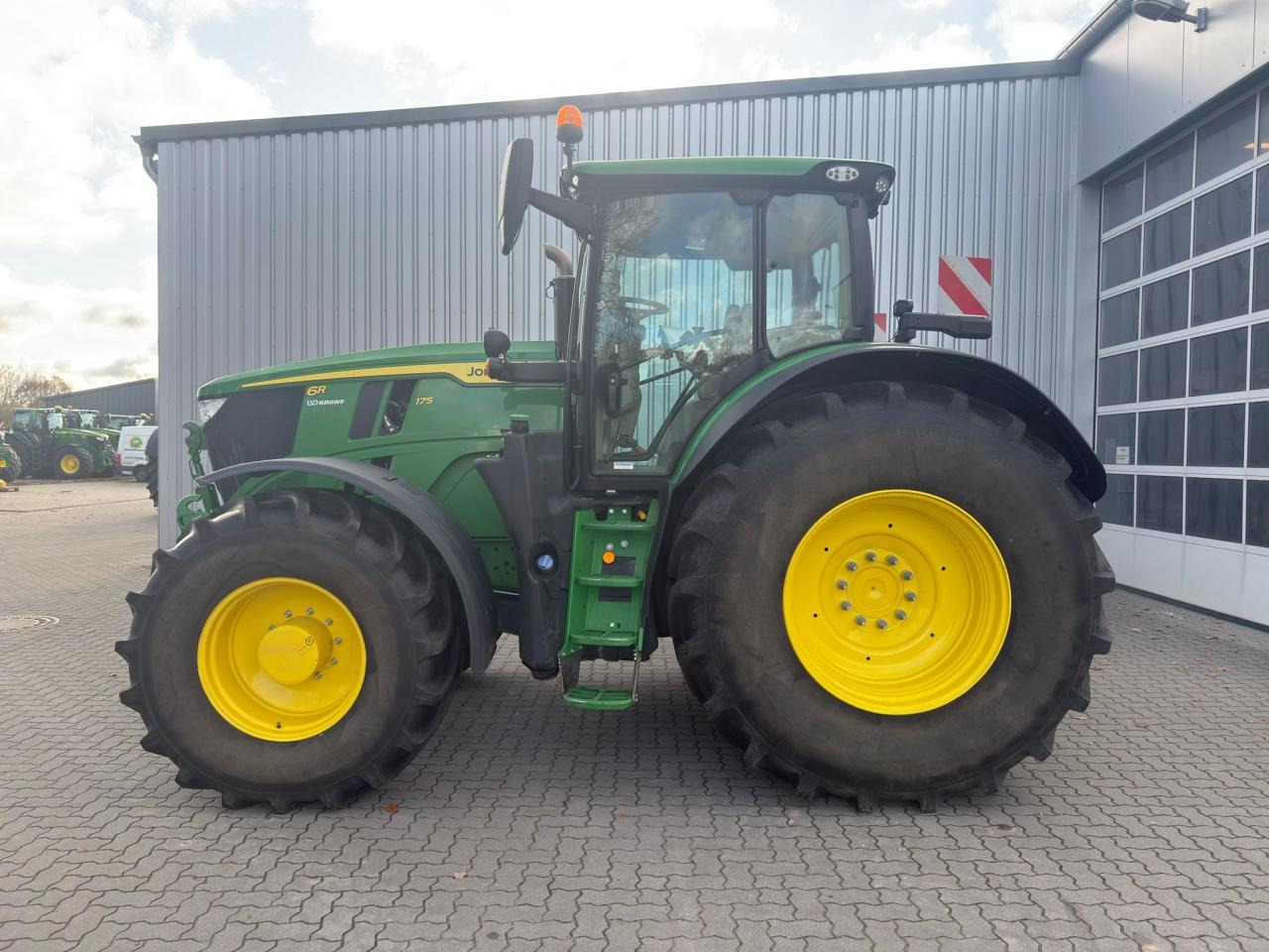 John Deere 6R 175 - Trattore: foto 1 John Deere 6R 175 - Trattore: foto 1
