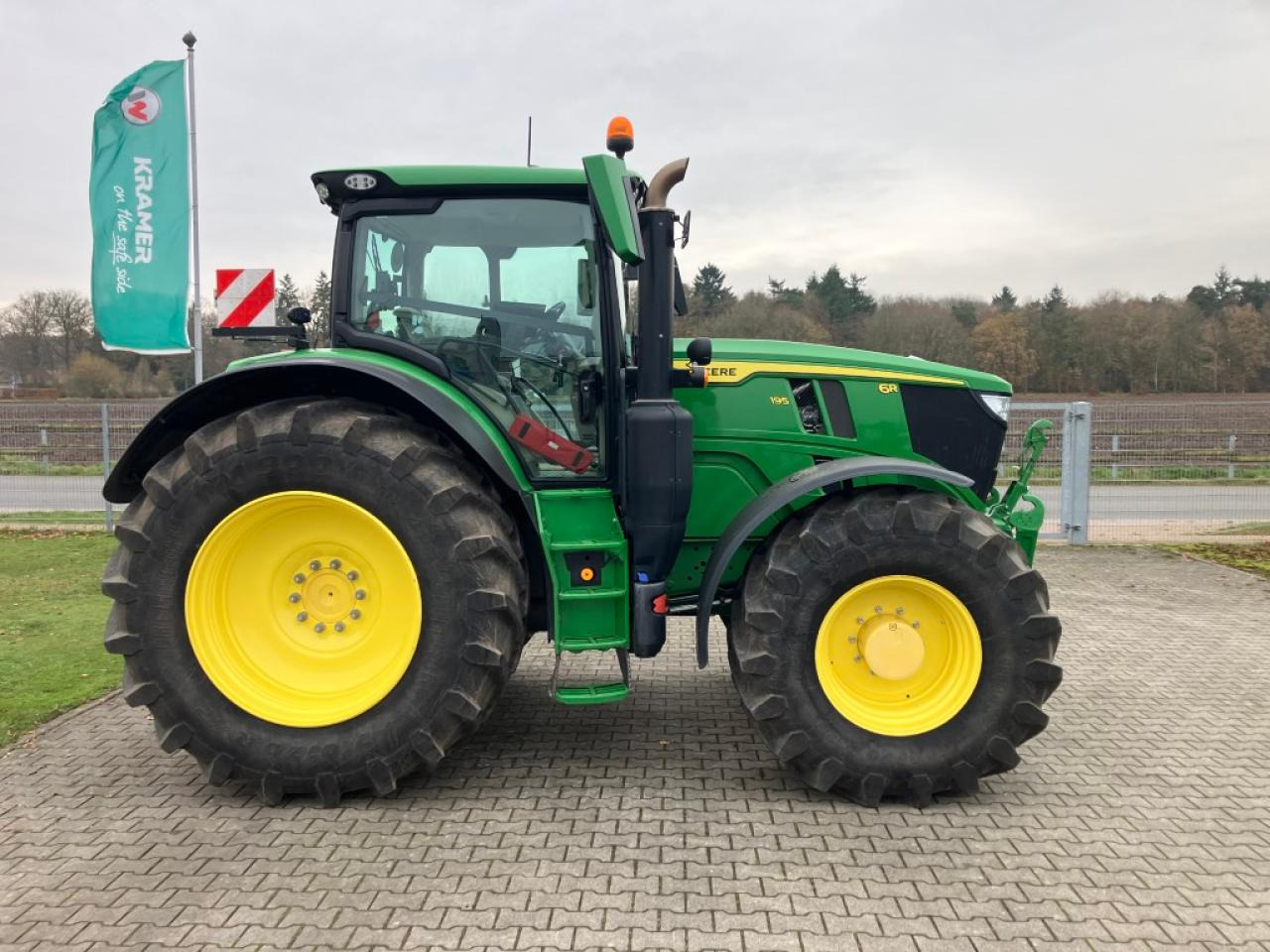 John Deere 6R 195 - Trattore: foto 1 John Deere 6R 195 - Trattore: foto 1